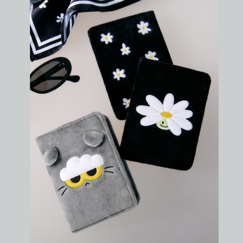 ZO&FRIENDS - Signature - Passport Cover
